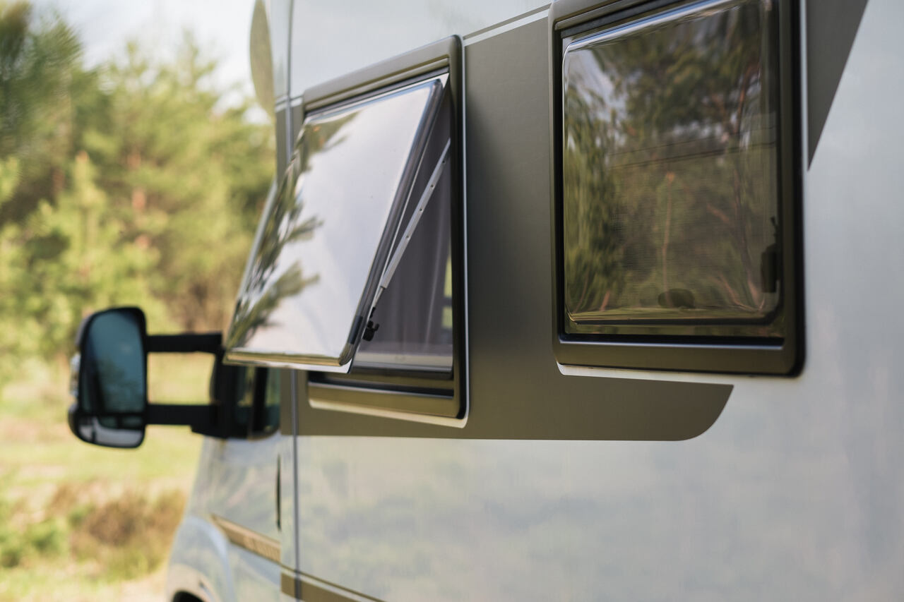 Motorhome com janelas abertas